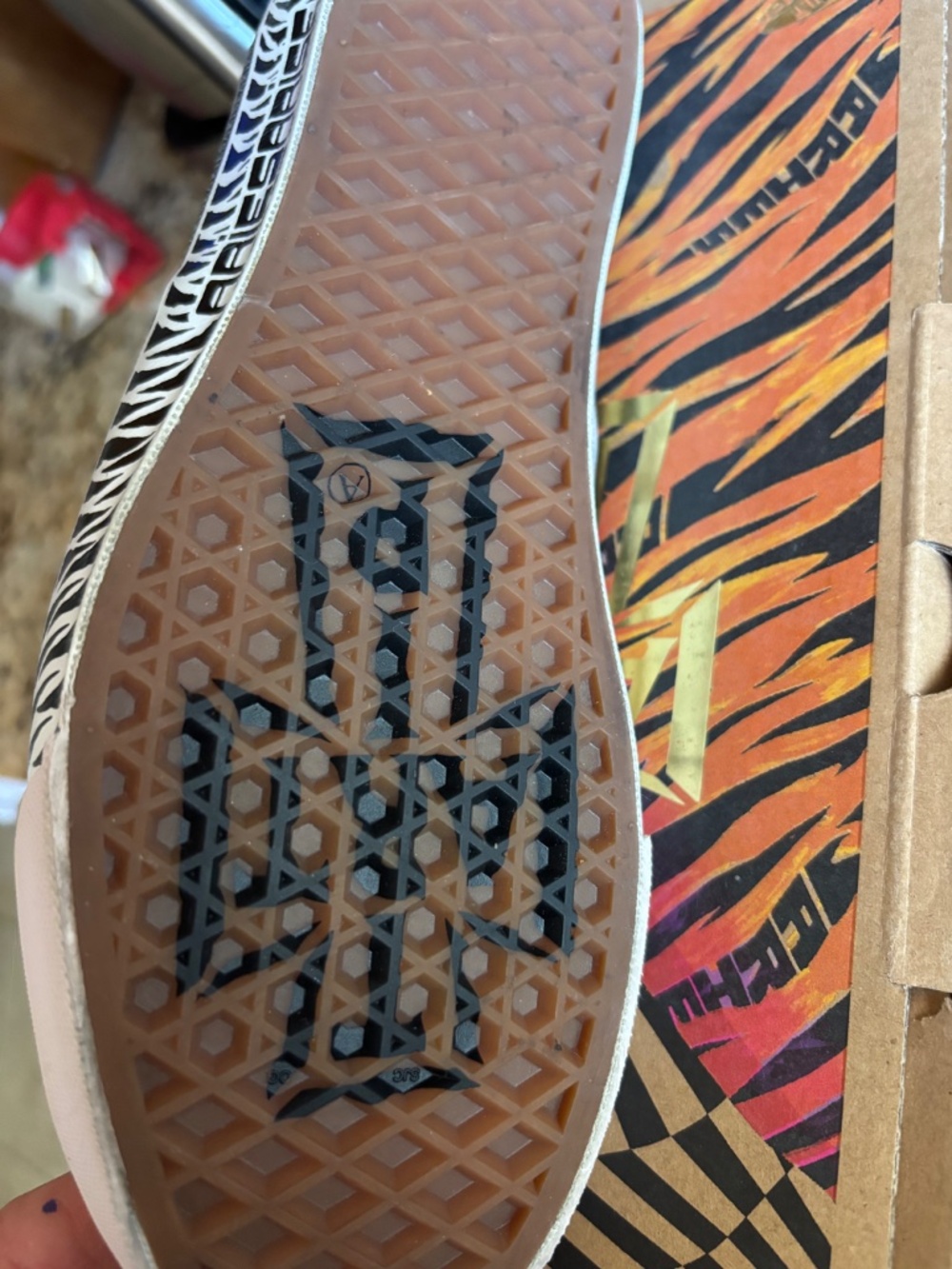 Vans - Picture 3 of 4